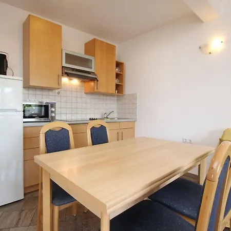 In Mit Eigenem Balkon By Interhome Apartamento Baška