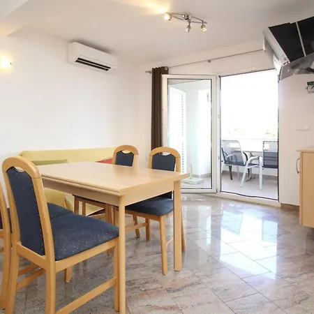 Apartamento In Mit Eigenem Balkon By Interhome