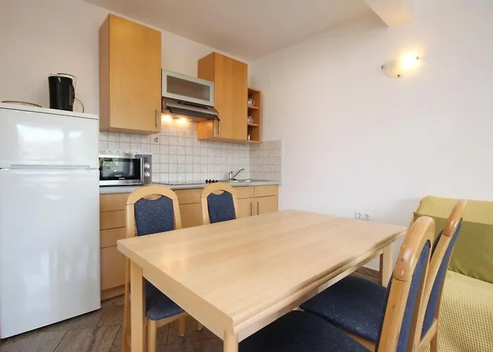 In Mit Eigenem Balkon By Interhome Apartamento Baška