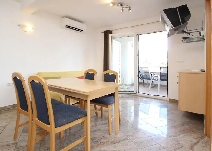 Apartamento In Mit Eigenem Balkon By Interhome