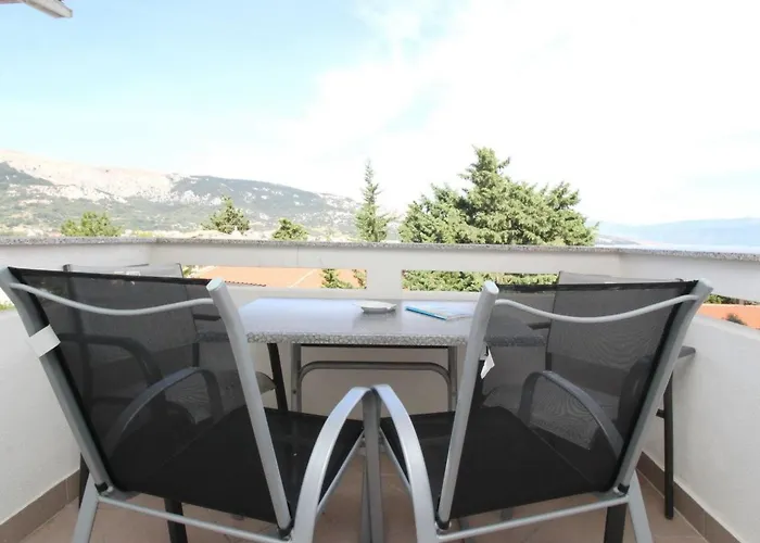 In Mit Eigenem Balkon By Interhome Apartamento