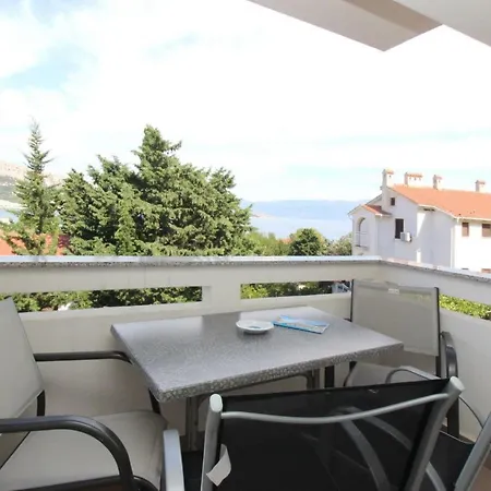 Apartament In Mit Eigenem Balkon By Interhome