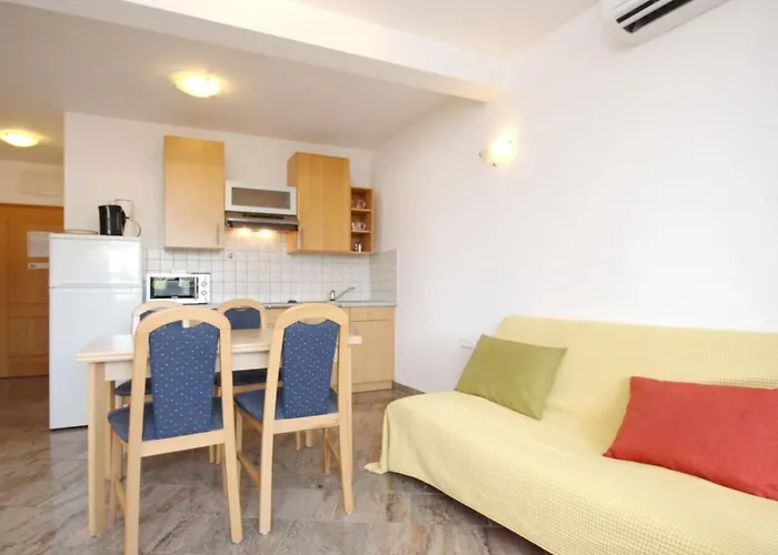 In Mit Eigenem Balkon By Interhome Apartament