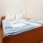 In Mit Eigenem Balkon By Interhome Apartamento